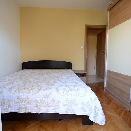 Apartment Emi Sukosan Bagian luar foto