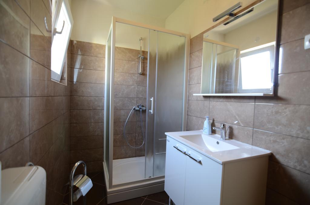 Apartment Emi Sukosan Bagian luar foto
