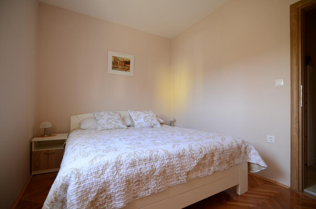 Apartment Emi Sukosan Bagian luar foto