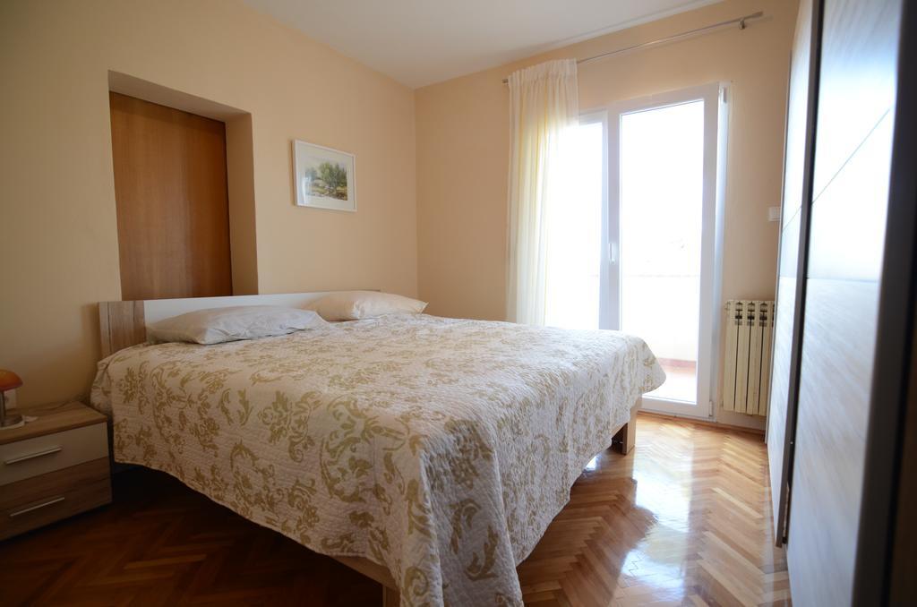 Apartment Emi Sukosan Bagian luar foto