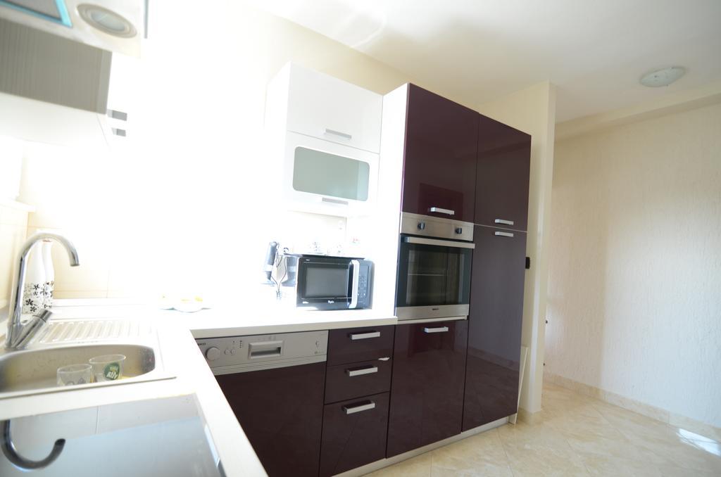 Apartment Emi Sukosan Bagian luar foto